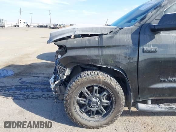 2017 Toyota Tundra SR5 z VIN 5TFEW5F13HX218518, wystawiony jako IAAI lot #41281997 z przebiegiem 111 333 mil mil oraz . Historia ofert i sprzedaży dostępna na DreamBid. Obrazek 6.