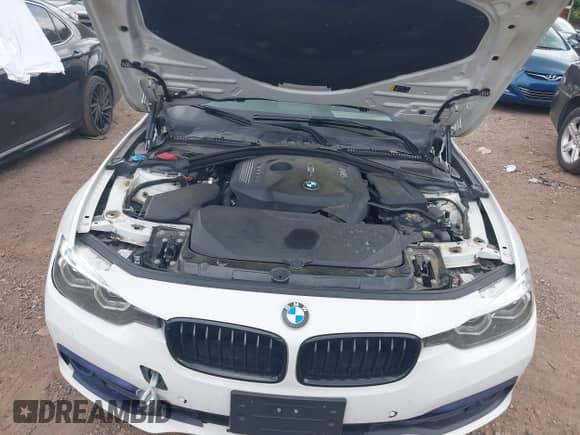 2018 BMW 3 Series 330i с VIN WBA8B9G58JNU57515, выставлен на аукционе IAAI как лот 42453499 с пробегом 121 301 миль миль и . История ставок и продаж доступна на DreamBid. Изображение 10.