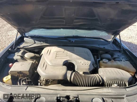 2014 Chrysler 300 z VIN 2C3CCARG3EH256957, wystawiony jako Copart lot #62308595 z przebiegiem 131 665 mil mil oraz Szkoda całkowita • Salvage title. Historia ofert i sprzedaży dostępna na DreamBid. Obrazek 11.