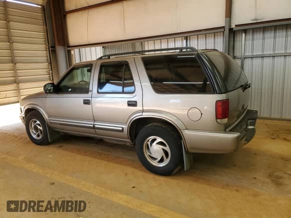 2000 Chevrolet Blazer LT с VIN 1GNDT13W6Y2352456, выставлен на аукционе Copart как лот 42962215 с пробегом 177 893 миль миль и Списание • Salvage title. История ставок и продаж доступна на DreamBid. Изображение 2.