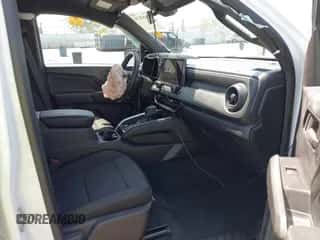 2024 Chevrolet Colorado 4WD Work Truck с VIN 1GCGTBEC3R1126526, выставлен на аукционе IAAI как лот 43053138 с пробегом 390 миль миль и . История ставок и продаж доступна на DreamBid. Изображение 5.