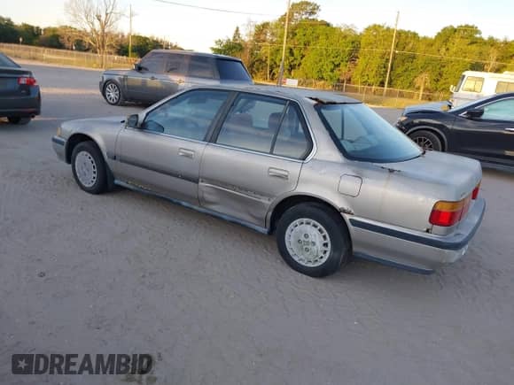 1991 Honda Accord LX z VIN JHMCB7651MC015726, wystawiony jako IAAI lot #41843620 z przebiegiem 55 563 mil mil oraz . Historia ofert i sprzedaży dostępna na DreamBid. Obrazek 3.