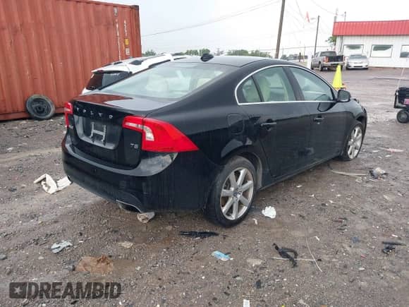 2016 Volvo S60 T5 Drive-E Premier z VIN YV126MFK4G2413197, wystawiony jako IAAI lot #42628347 z przebiegiem 98 174 mil mil oraz . Historia ofert i sprzedaży dostępna na DreamBid. Obrazek 4.