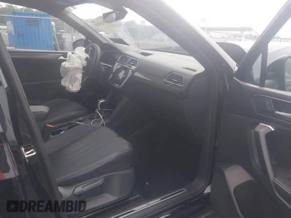 2024 Volkswagen Tiguan SE R-Line Black с VIN 3VV8B7AX4RM048758, выставлен на аукционе IAAI как лот 42523725 с пробегом 14 415 миль миль и . История ставок и продаж доступна на DreamBid. Изображение 5.