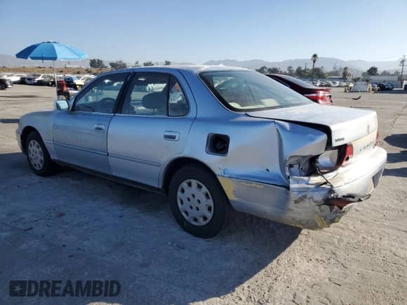 1996 Toyota Camry DX z VIN JT2BG12K4T0379705, wystawiony jako Copart lot #69077315 z przebiegiem 233 302 mil mil oraz Szkoda całkowita • Salvage title. Historia ofert i sprzedaży dostępna na DreamBid. Obrazek 2.