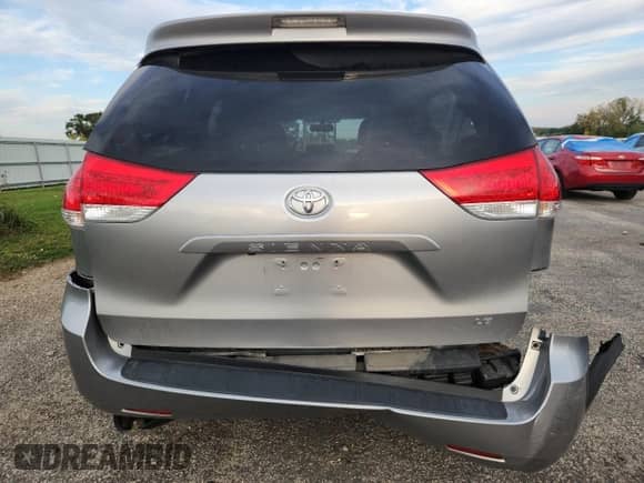 2014 Toyota Sienna LE with VIN 5TDKK3DC1ES421173, listed as a Copart auction lot 84768045 with 137,760 mi miles and Non repairable. Bid and sale history available at DreamBid. Image 6.