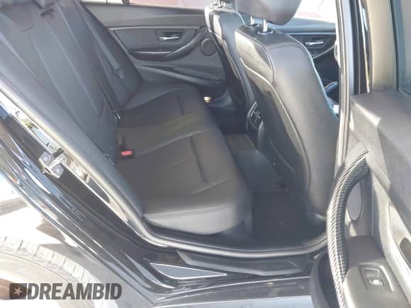 2015 BMW 3 Series 320i с VIN WBA3B1C51FP831427, выставлен на аукционе IAAI как лот 43441308 с пробегом 156 482 миль миль и . История ставок и продаж доступна на DreamBid. Изображение 8.