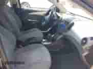 2013 Chevrolet Sonic LS с VIN 1G1JA6SH2D4109297, выставлен на аукционе IAAI как лот 42523348 с пробегом 128 301 миль миль и . История ставок и продаж доступна на DreamBid. Изображение 5.