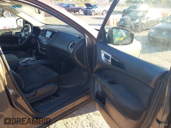 2016 Nissan Pathfinder Platinum with VIN 5N1AR2MMXGC654270, listed as a IAAI auction lot 43444054 with 224,503 mi miles and . Bid and sale history available at DreamBid. Image 4.