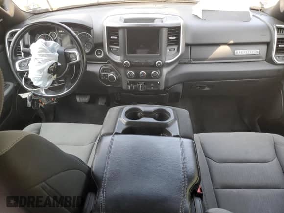 2021 Ram 1500 Big Horn z VIN 1C6SRFBT7MN560798, wystawiony jako Copart lot #71831535 z przebiegiem Nie podano mil oraz Szkoda całkowita • Salvage title. Historia ofert i sprzedaży dostępna na DreamBid. Obrazek 8.