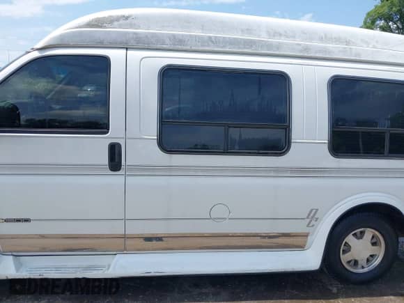 1996 Chevrolet Chevy Van with VIN 1GBFG15M5T1004488, listed as a IAAI auction lot 42334725 with 170,118 mi miles and . Bid and sale history available at DreamBid. Image 15.