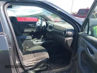 2020 Chevrolet Blazer LT z VIN 3GNKBHRS7LS592619, wystawiony jako IAAI lot #43213852 z przebiegiem 282 892 mil mil oraz . Historia ofert i sprzedaży dostępna na DreamBid. Obrazek 5.