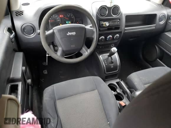 2010 Jeep Compass Sport z VIN 1J4NT1FB6AD626166, wystawiony jako Copart lot #88448045 z przebiegiem 181 098 mil mil oraz Szkoda całkowita • Salvage title. Historia ofert i sprzedaży dostępna na DreamBid. Obrazek 8.