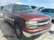 2000 Chevrolet Suburban LT z VIN 3GNFK16T3YG122555, wystawiony jako Copart lot #76624964 z przebiegiem 193 236 mil mil oraz Nie do naprawy • Non repairable. Historia ofert i sprzedaży dostępna na DreamBid. Obrazek 4.