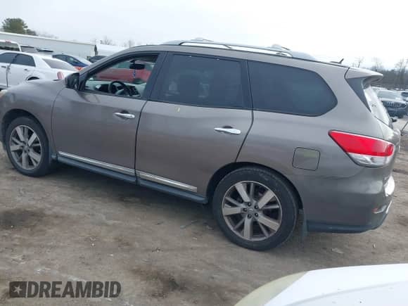 2014 Nissan Pathfinder SV z VIN 5N1AR2MN3EC613842, wystawiony jako IAAI lot #41380645 z przebiegiem 154 058 mil mil oraz . Historia ofert i sprzedaży dostępna na DreamBid. Obrazek 3.