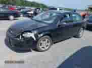 2006 Chevrolet Cobalt LS z VIN 1G1AK58F567832236, wystawiony jako IAAI lot #42929257 z przebiegiem 122 187 mil mil oraz . Historia ofert i sprzedaży dostępna na DreamBid. Obrazek 2.