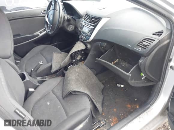 2012 Hyundai Accent SE с VIN KMHCU5AE2CU055051, выставлен на аукционе IAAI как лот 43176217 с пробегом Не указан миль и . История ставок и продаж доступна на DreamBid. Изображение 5.