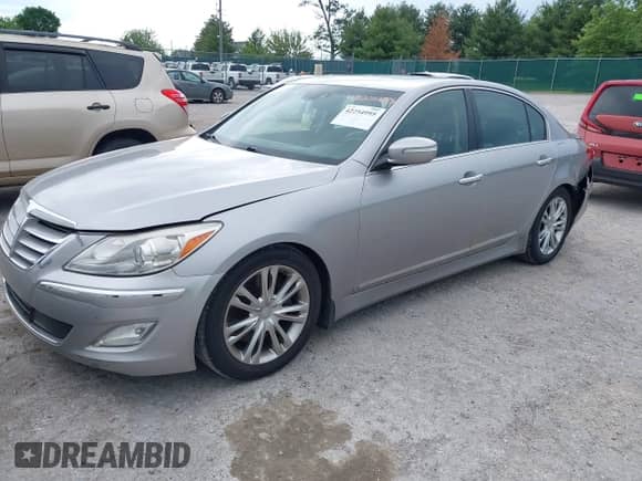 2012 Hyundai Genesis 4.6L z VIN KMHGC4DF9CU198114, wystawiony jako IAAI lot #42254995 z przebiegiem 208 023 mil mil oraz . Historia ofert i sprzedaży dostępna na DreamBid. Obrazek 2.