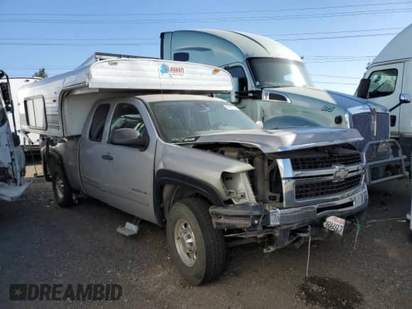 2007 Chevrolet Silverado 2500HD Work Truck z VIN 1GCHK29K17E505118, wystawiony jako Copart lot #69463634 z przebiegiem Nie podano mil oraz Szkoda całkowita • Salvage title. Historia ofert i sprzedaży dostępna na DreamBid. Obrazek 4.