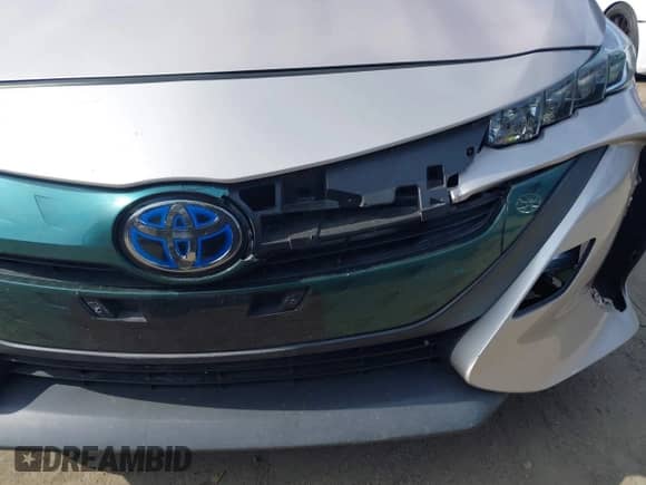 2018 Toyota Prius Plus z VIN JTDKARFP7J3099284, wystawiony jako IAAI lot #42920662 z przebiegiem 51 694 mil mil oraz . Historia ofert i sprzedaży dostępna na DreamBid. Obrazek 18.