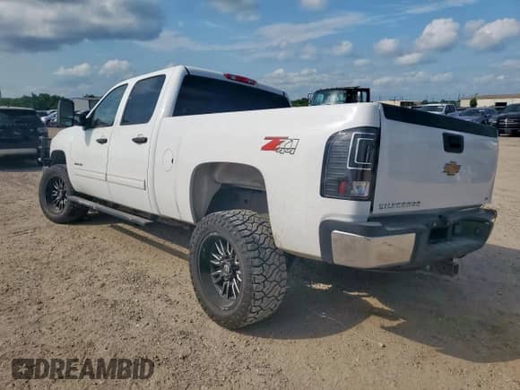 2010 Chevrolet Silverado 2500HD LT с VIN 1GC4KXBG9AF148595, выставлен на аукционе Copart как лот 59673455 с пробегом 208 076 миль миль и Списание • Salvage title. История ставок и продаж доступна на DreamBid. Изображение 2.