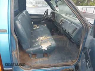 1991 Chevrolet Silverado 2500 z VIN 1GCFK24K6MZ160977, wystawiony jako IAAI lot #43325876 z przebiegiem 186 461 mil mil oraz . Historia ofert i sprzedaży dostępna na DreamBid. Obrazek 5.