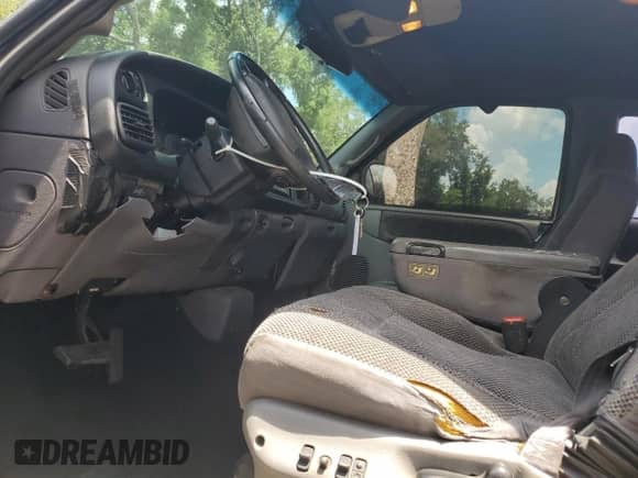 2000 Dodge 1500 с VIN 3B7HC12Y5YG146145, выставлен на аукционе Copart как лот 58536695 с пробегом 214 471 миль миль и Списание • Salvage title. История ставок и продаж доступна на DreamBid. Изображение 7.