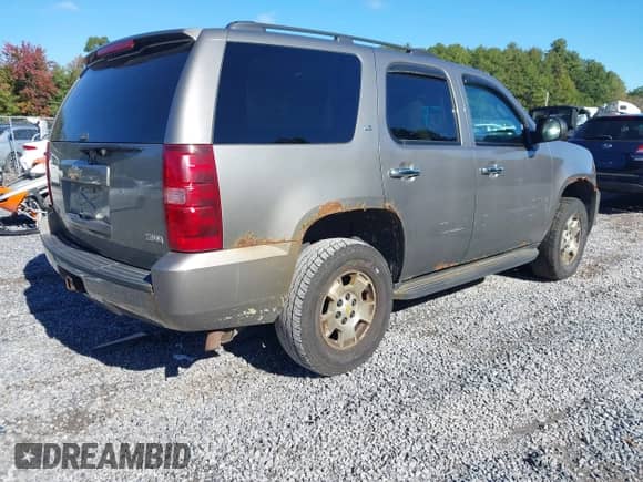 2009 Chevrolet Tahoe Commercial z VIN 1GNFK13049R150411, wystawiony jako IAAI lot #43417510 z przebiegiem 313 163 mil mil oraz . Historia ofert i sprzedaży dostępna na DreamBid. Obrazek 4.
