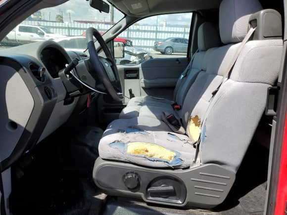 2006 Ford F-150 STX with VIN 1FTRX02W26KB93690, listed as a Copart auction lot 48538695 with 256,118 mi miles and Salvage title. Bid and sale history available at DreamBid. Image 7.