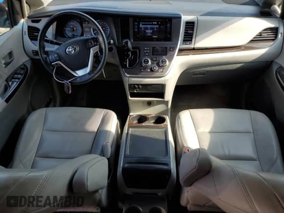 2015 Toyota Sienna XLE z VIN 5TDYK3DC1FS669886, wystawiony jako Copart lot #81678915 z przebiegiem 173 178 mil mil oraz Szkoda całkowita • Salvage title. Historia ofert i sprzedaży dostępna na DreamBid. Obrazek 8.