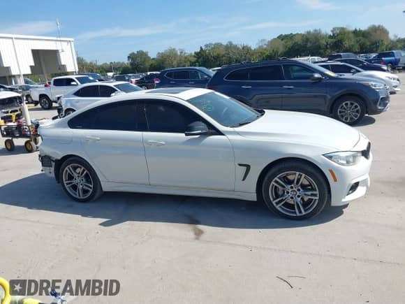 2016 BMW 4 Series 435i xDrive z VIN WBA4B3C58GG528016, wystawiony jako IAAI lot #41506077 z przebiegiem 87 975 mil mil oraz . Historia ofert i sprzedaży dostępna na DreamBid. Obrazek 13.
