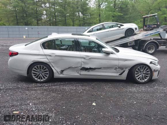 2021 BMW 5 Series 530i xDrive z VIN WBA13BJ03MCG80602, wystawiony jako IAAI lot #42268907 z przebiegiem 63 698 mil mil oraz . Historia ofert i sprzedaży dostępna na DreamBid. Obrazek 13.