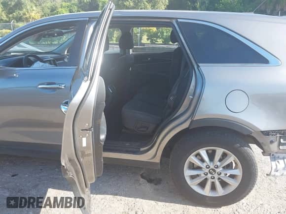 2019 Kia Sorento L с VIN 5XYPG4A32KG551103, выставлен на аукционе IAAI как лот 42717386 с пробегом 134 270 миль миль и . История ставок и продаж доступна на DreamBid. Изображение 8.