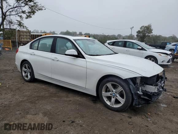 2014 BMW 3 Series 328i xDrive с VIN WBA3B3C50EJ981431, выставлен на аукционе Copart как лот 86291635 с пробегом 69 337 миль миль и Списание • Salvage title. История ставок и продаж доступна на DreamBid. Изображение 4.