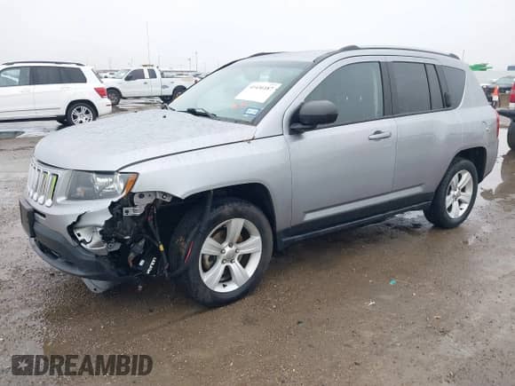 2017 Jeep Compass Sport с VIN 1C4NJCBA7HD124023, выставлен на аукционе IAAI как лот 41436187 с пробегом Не указан миль и . История ставок и продаж доступна на DreamBid. Изображение 17.
