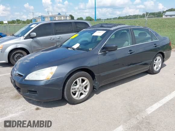 2007 Honda Accord EX с VIN 1HGCM56707A209621, выставлен на аукционе IAAI как лот 42986171 с пробегом 148 660 миль миль и . История ставок и продаж доступна на DreamBid. Изображение 2.