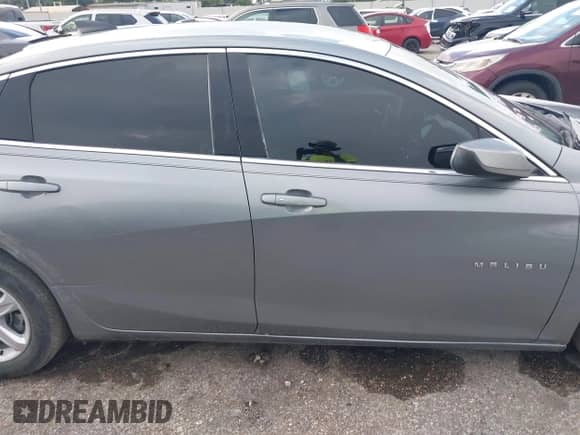 2024 Chevrolet Malibu LS z VIN 1G1ZB5ST0RF238505, wystawiony jako IAAI lot #42829721 z przebiegiem 16 002 mil mil oraz . Historia ofert i sprzedaży dostępna na DreamBid. Obrazek 11.