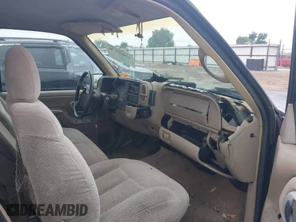 1997 Chevrolet Silverado 1500 z VIN 1GCEC19W5VE263332, wystawiony jako IAAI lot #42400176 z przebiegiem 141 078 mil mil oraz . Historia ofert i sprzedaży dostępna na DreamBid. Obrazek 5.
