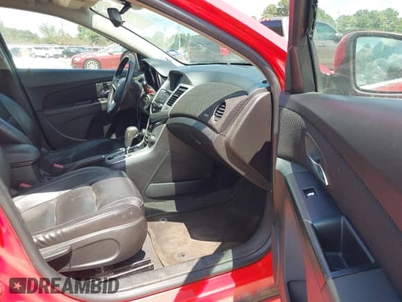 2014 Chevrolet Cruze 2LT с VIN 1G1PE5SBXE7338024, выставлен на аукционе IAAI как лот 43132333 с пробегом 144 710 миль миль и . История ставок и продаж доступна на DreamBid. Изображение 5.