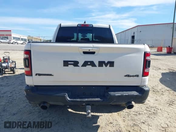 2020 Ram 1500 Rebel z VIN 1C6SRFLT7LN195486, wystawiony jako IAAI lot #43499888 z przebiegiem 161 678 mil mil oraz . Historia ofert i sprzedaży dostępna na DreamBid. Obrazek 16.