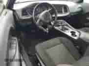 2020 Dodge Challenger SXT z VIN 2C3CDZGG5LH190004, wystawiony jako Copart lot #49739205 z przebiegiem 39 256 mil mil oraz Szkoda całkowita • Salvage title. Historia ofert i sprzedaży dostępna na DreamBid. Obrazek 8.