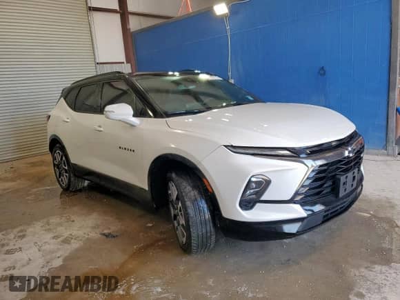 2023 Chevrolet Blazer RS z VIN 3GNKBERS7PS160861, wystawiony jako Copart lot #59313625 z przebiegiem 50 904 mil mil oraz Czysty tytuł • Clean title. Historia ofert i sprzedaży dostępna na DreamBid. Obrazek 4.