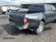 2013 Toyota Tacoma z VIN 3TMLU4EN7DM123276, wystawiony jako IAAI lot #43334679 z przebiegiem 103 742 mil mil oraz . Historia ofert i sprzedaży dostępna na DreamBid. Obrazek 6.