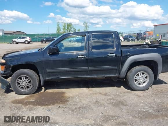 2011 Chevrolet Colorado 1LT z VIN 1GCHTCFE7B8136127, wystawiony jako IAAI lot #43083805 z przebiegiem 130 785 mil mil oraz . Historia ofert i sprzedaży dostępna na DreamBid. Obrazek 14.