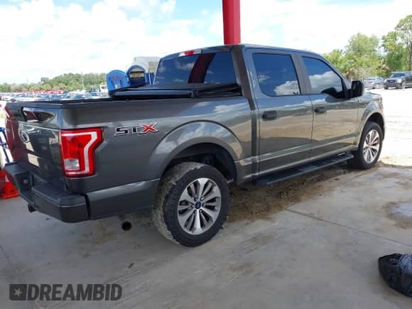 2017 Ford F-150 XL z VIN 1FTEW1CPXHFA21255, wystawiony jako IAAI lot #42701833 z przebiegiem Nie podano mil oraz . Historia ofert i sprzedaży dostępna na DreamBid. Obrazek 4.