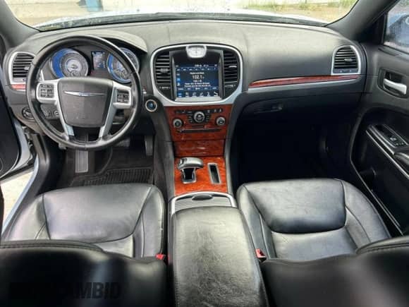 2013 Chrysler 300 с VIN 2C3CCAAG8DH613995, выставлен на аукционе Copart как лот 85953445 с пробегом 994 400 миль миль и Списание • Salvage title. История ставок и продаж доступна на DreamBid. Изображение 9.