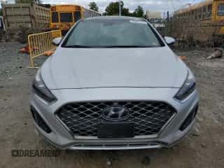 2019 Hyundai Sonata Limited z VIN 5NPE34AB8KH804718, wystawiony jako Copart lot #85942575 z przebiegiem 107 249 mil mil oraz Czysty tytuł • Clean title. Historia ofert i sprzedaży dostępna na DreamBid. Obrazek 5.