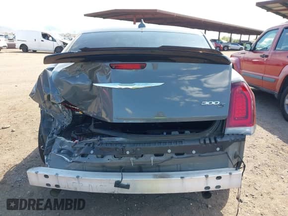 2018 Chrysler 300 S с VIN 2C3CCABG0JH211379, выставлен на аукционе IAAI как лот 42422706 с пробегом 116 894 миль миль и . История ставок и продаж доступна на DreamBid. Изображение 17.