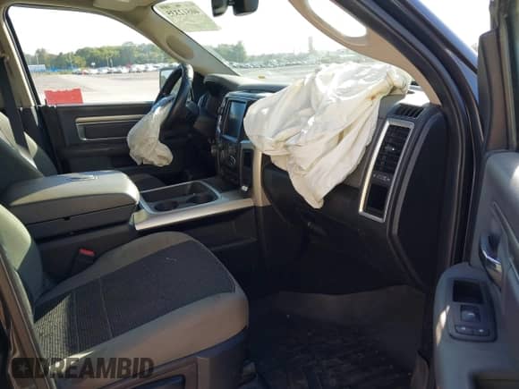 2015 Ram 1500 Lone Star с VIN 1C6RR7LT5FS745245, выставлен на аукционе IAAI как лот 40512335 с пробегом 218 973 миль миль и . История ставок и продаж доступна на DreamBid. Изображение 5.