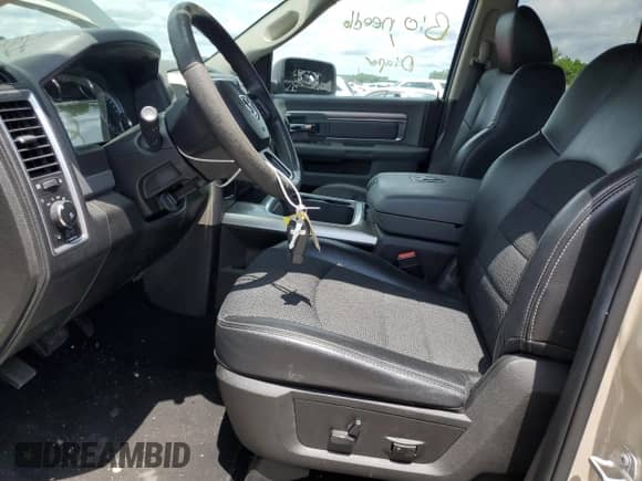 2019 Ram 1500 Big Horn z VIN 1C6RR6GT4KS734073, wystawiony jako Copart lot #60085595 z przebiegiem 94 207 mil mil oraz Szkoda całkowita • Salvage title. Historia ofert i sprzedaży dostępna na DreamBid. Obrazek 7.